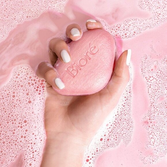 Bioré Rose Quartz + Charcoal Facial Cleansing Bar - Picture 4 of 5